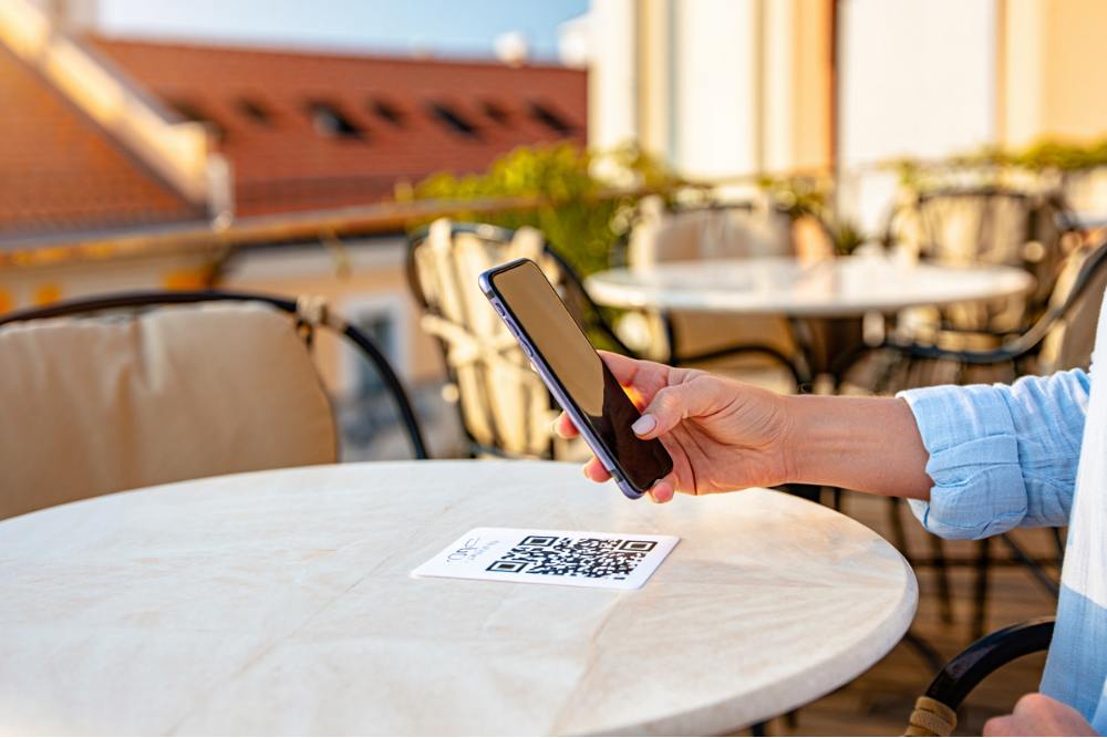 Usage du QR code au restaurant pour consulter le menu numérique