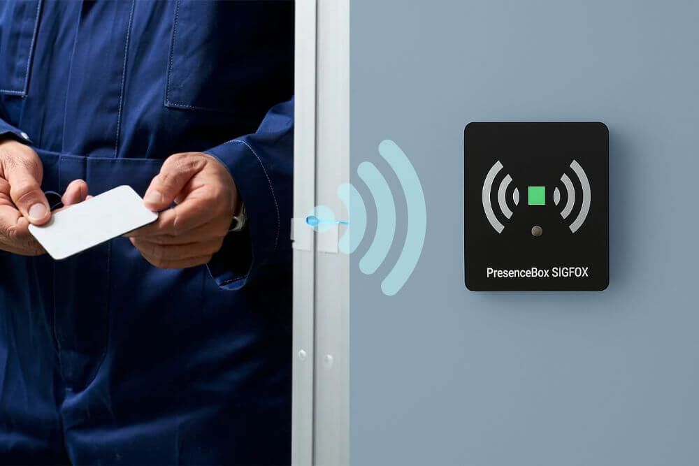 presencebox-sigfox-lecteur-badge-rfid-homme-travail