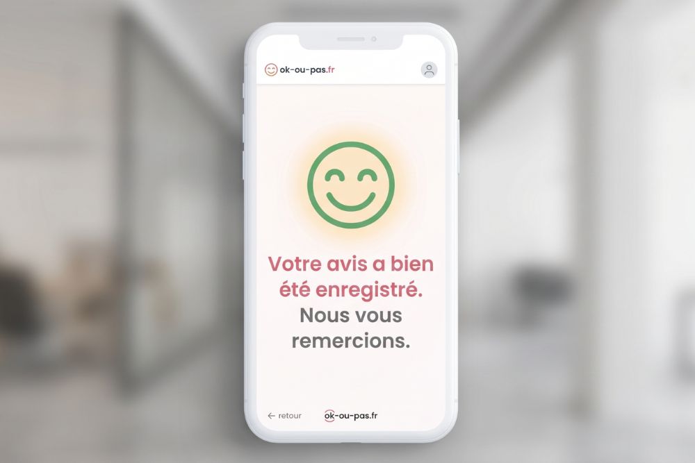 Écran de smartphone affichant le message de confirmation de validation d'un avis sur le site ok-ou-pas.fr